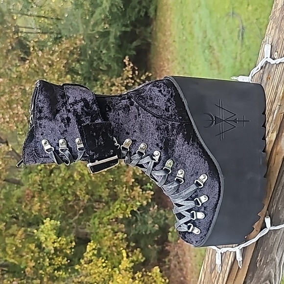 Velvet Traitor Boots - Picture 1 of 6